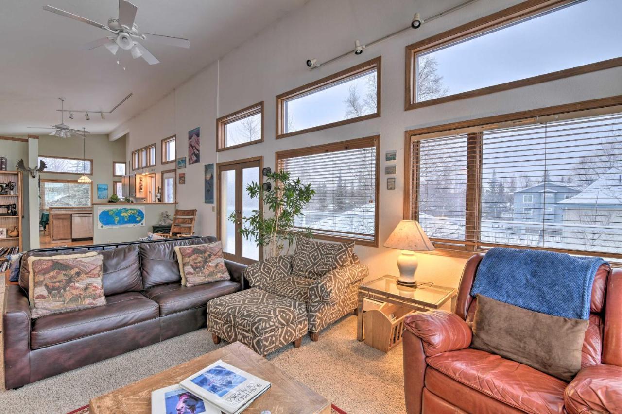Spacious Family Home With Deck And Million-Dollar View Anchorage Eksteriør bilde