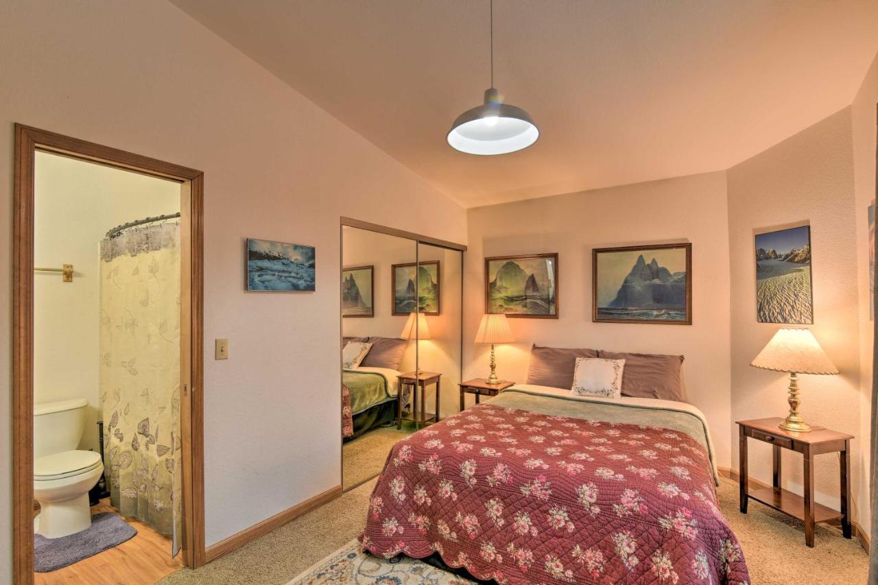 Spacious Family Home With Deck And Million-Dollar View Anchorage Eksteriør bilde